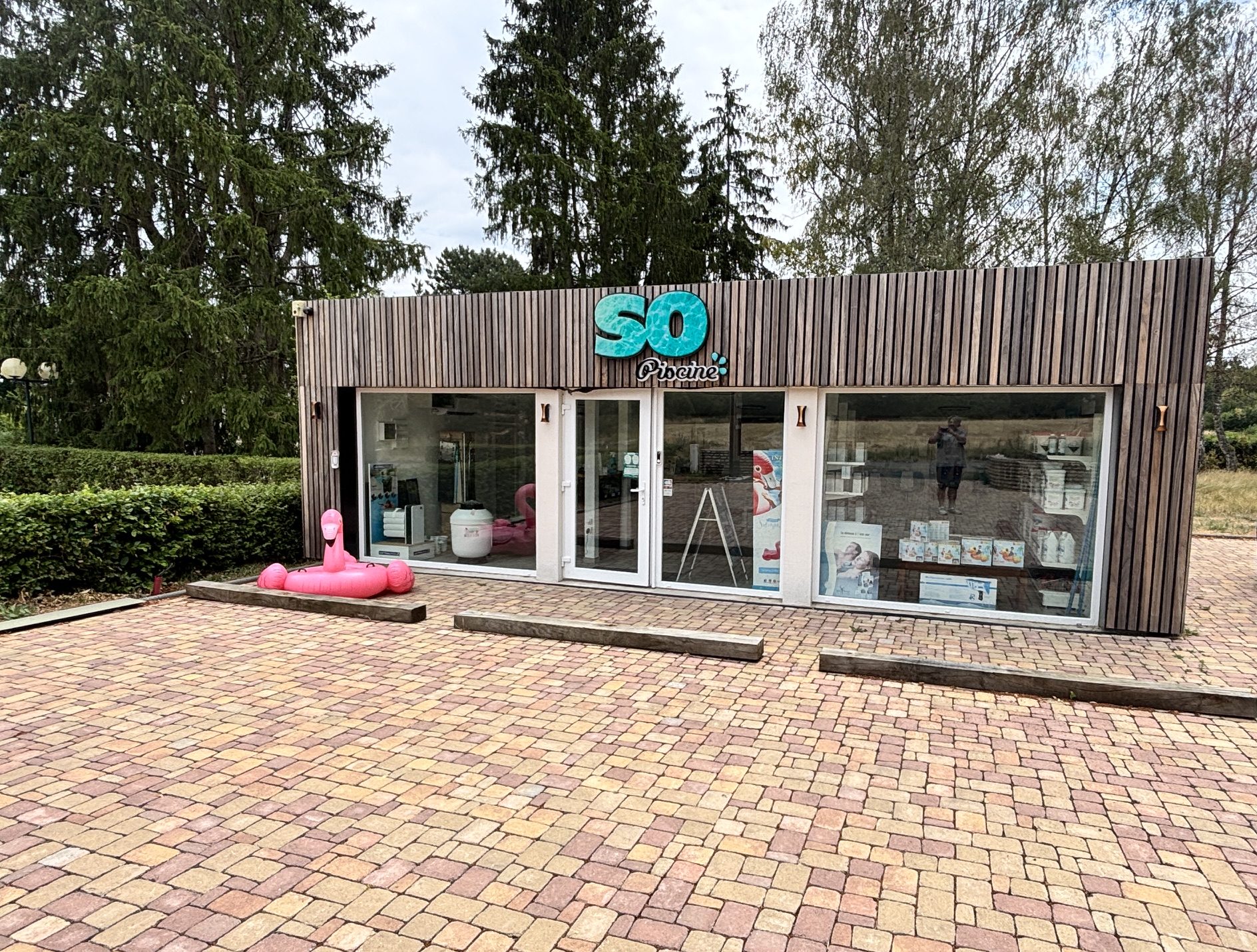 Magasin SOpiscine : piscines et spas, produits d'entretien, accessoires, matériel, vente et conseils
